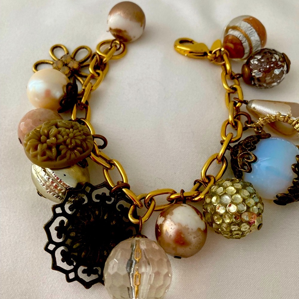 Vintage Lenora Dame Charm Bracelet - Gold Tone With Tone Charms - Picture 7 of 14